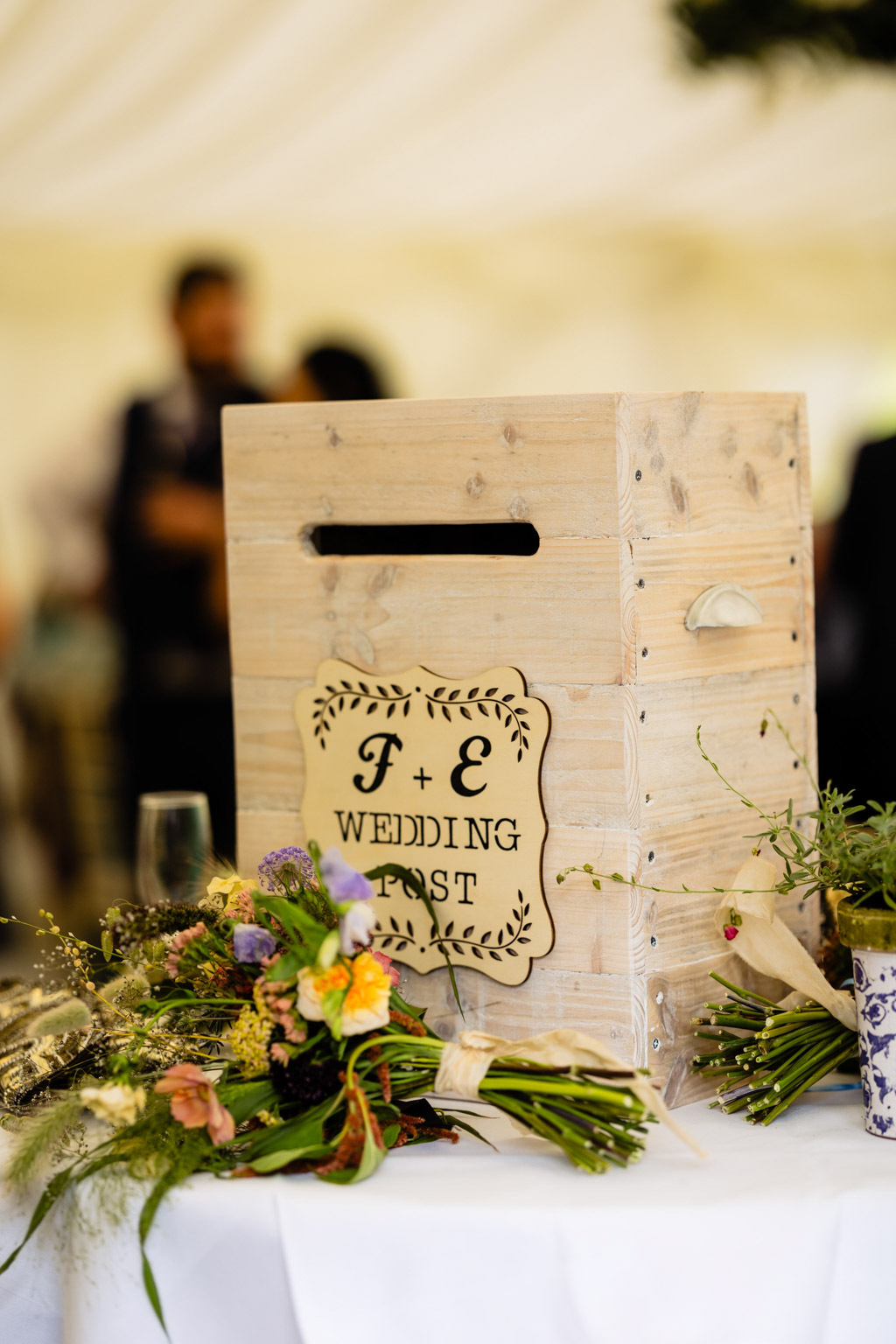 how much cash should I give as a gift